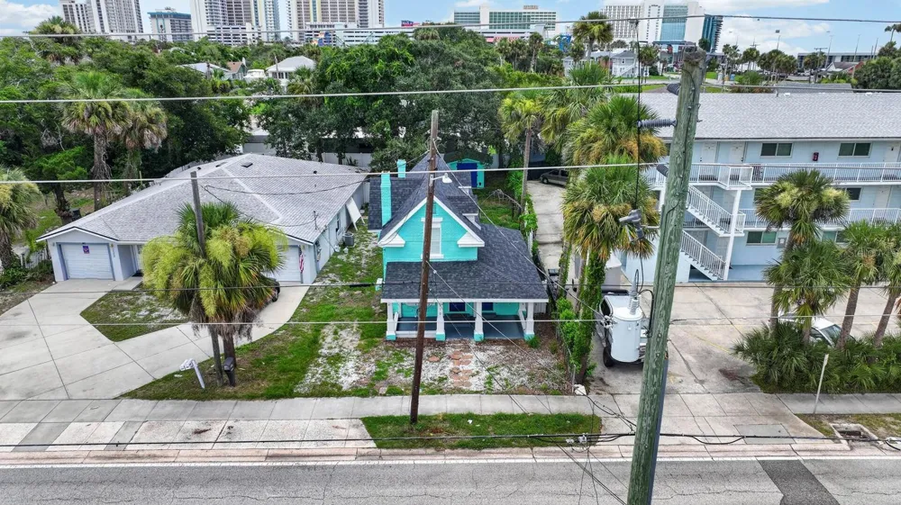 216 HALIFAX AVENUE Daytona Beach, FL 32118