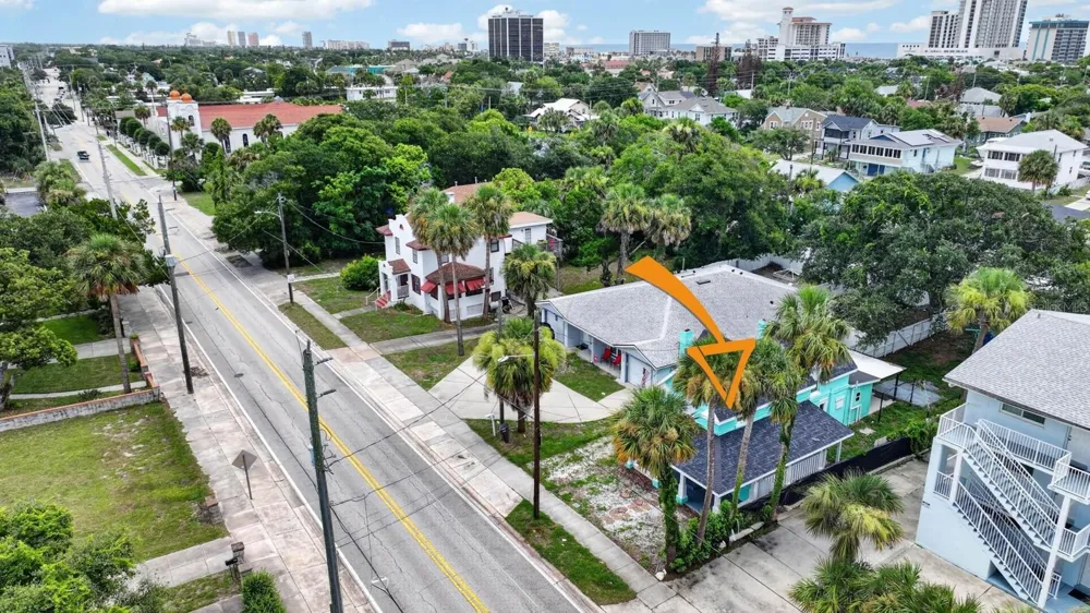 216 HALIFAX AVENUE Daytona Beach, FL 32118