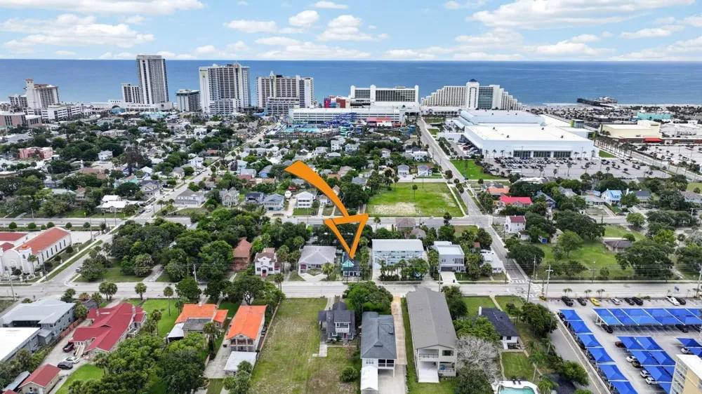 216 HALIFAX AVENUE Daytona Beach, FL 32118
