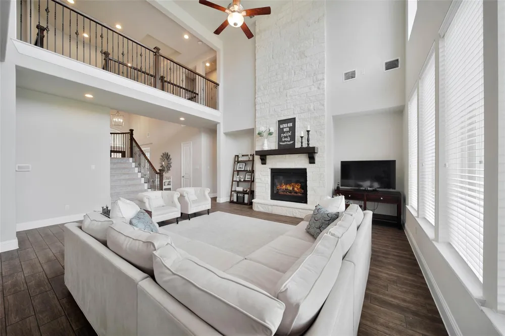 28002 Kendalia Cloud Court Fulshear, TX 77441