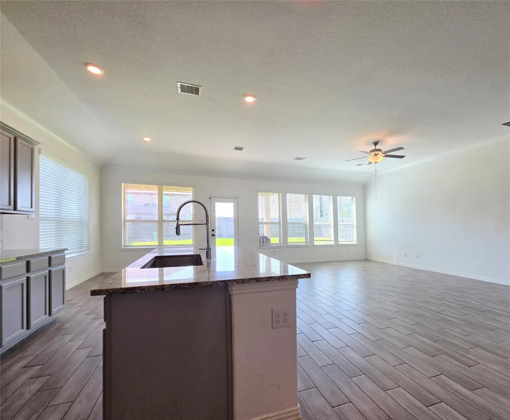 4826 Albany Ridge Lane Rosharon, TX 77583