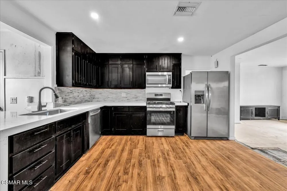 6877 Pine Avenue 29 Palms, CA 92277