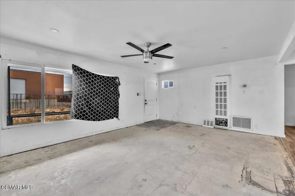 6877 Pine Avenue 29 Palms, CA 92277