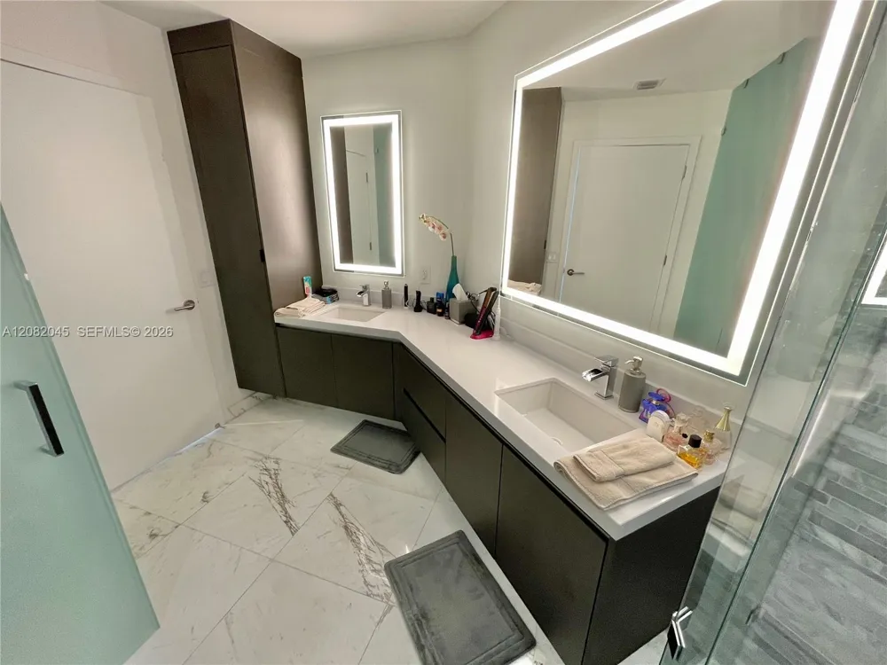 851 NE 1st Ave #2605 Miami, FL 33132
