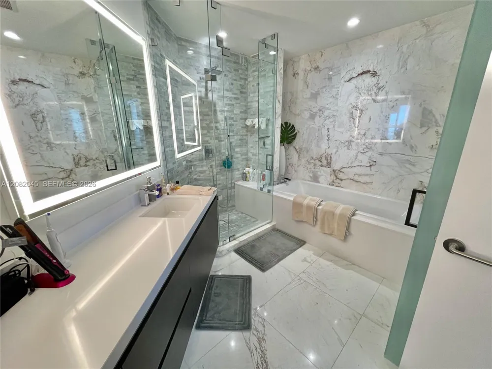 851 NE 1st Ave #2605 Miami, FL 33132