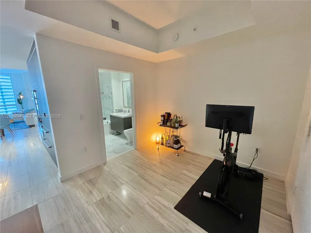 851 NE 1st Ave #2605 Miami, FL 33132
