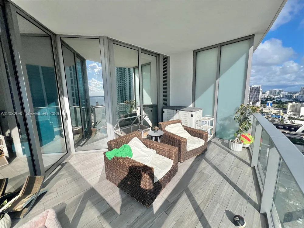 851 NE 1st Ave #2605 Miami, FL 33132