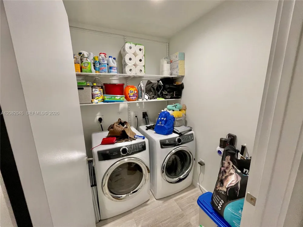 851 NE 1st Ave #2605 Miami, FL 33132