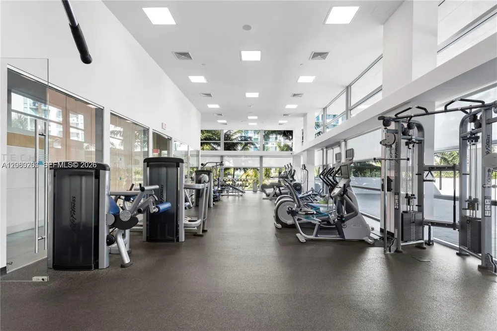2950 NE 188th St #247 Aventura, FL 33180