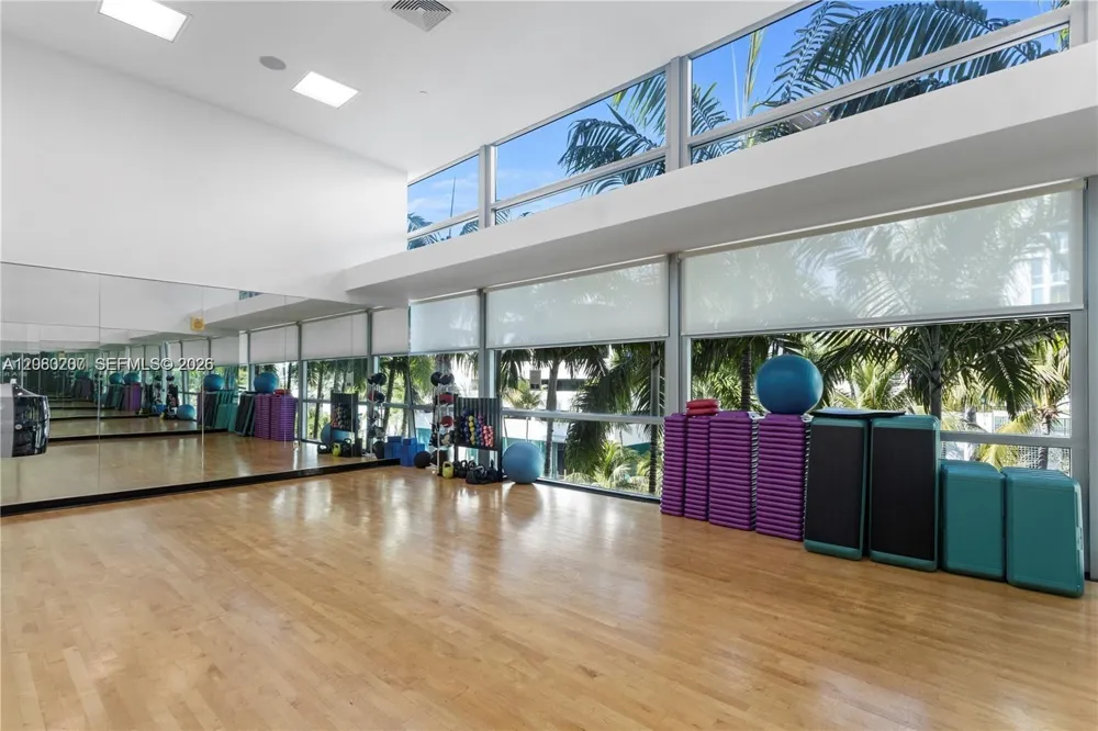 2950 NE 188th St #247 Aventura, FL 33180