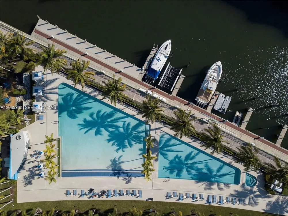 2950 NE 188th St #247 Aventura, FL 33180