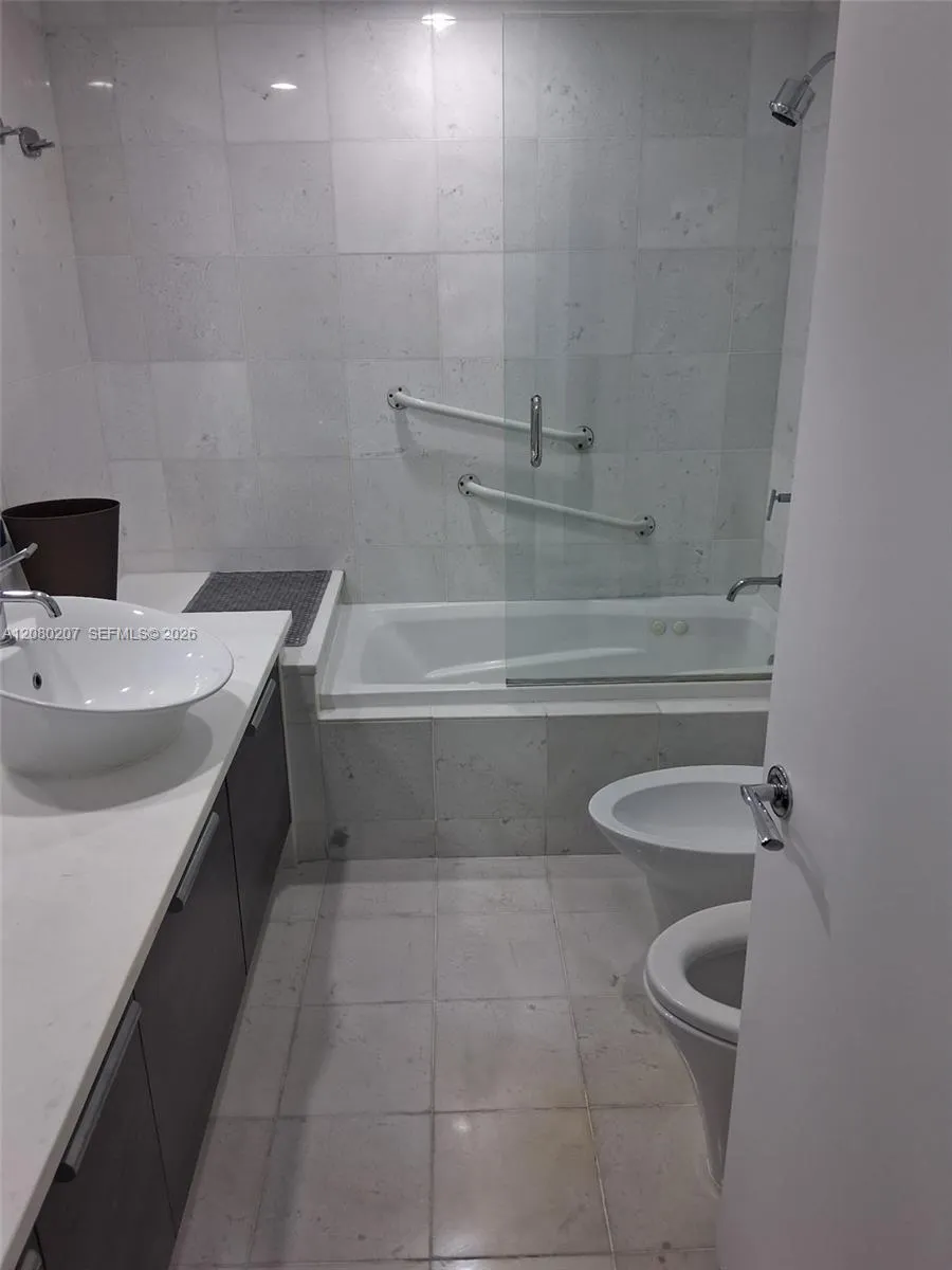 2950 NE 188th St #247 Aventura, FL 33180