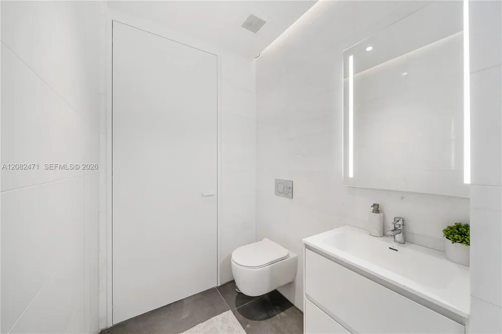 2000 S Ocean Dr #31B Hallandale Beach, FL 33009