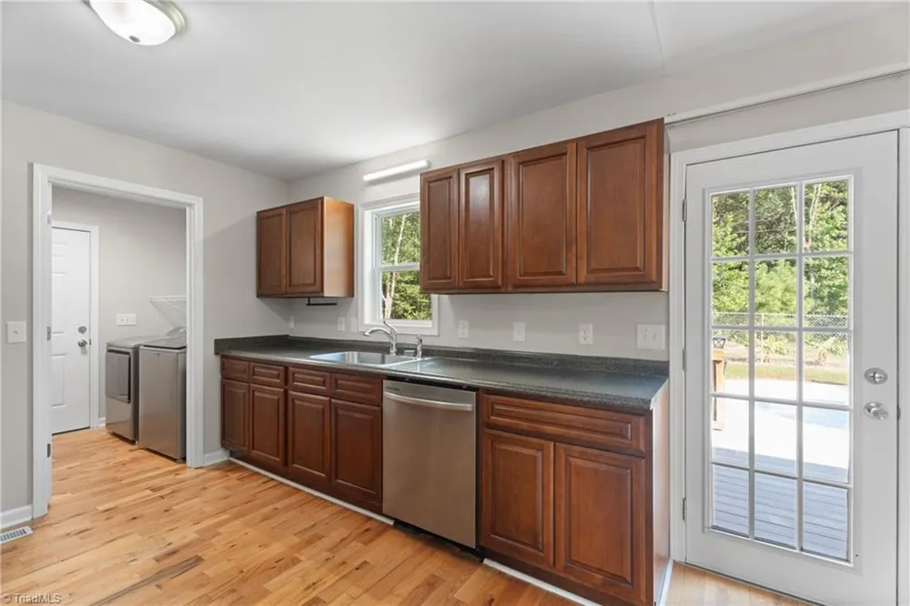 6131 Old Salisbury Road Linwood, NC 27299