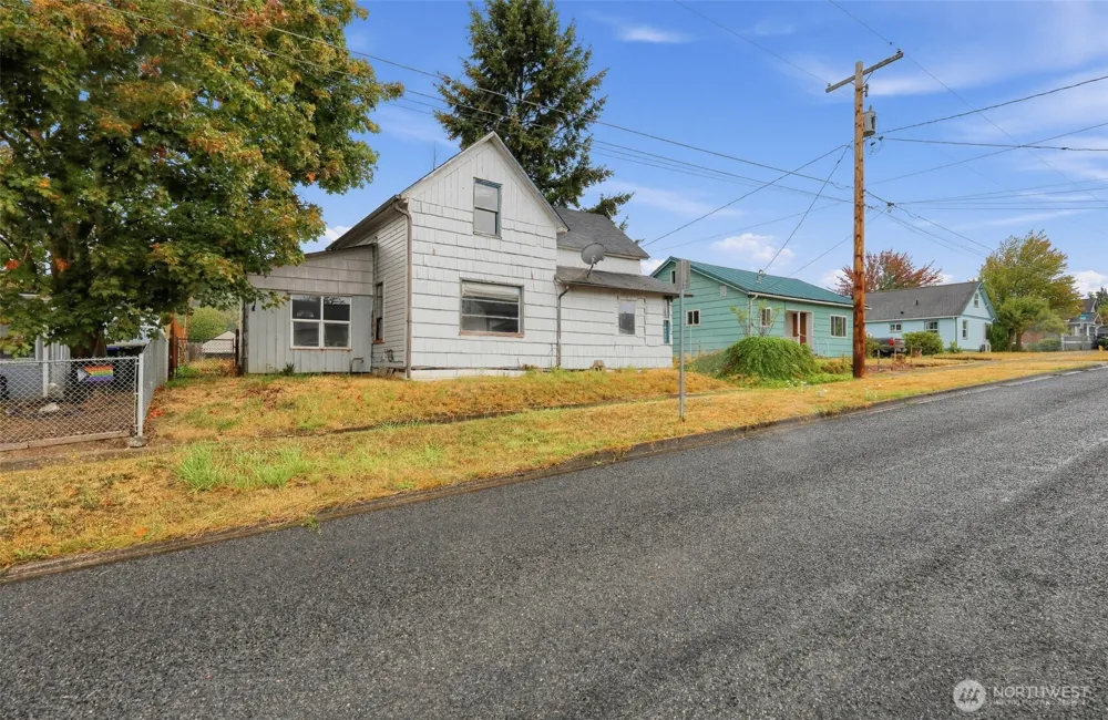 842 NW New York Avenue Chehalis, WA 98532