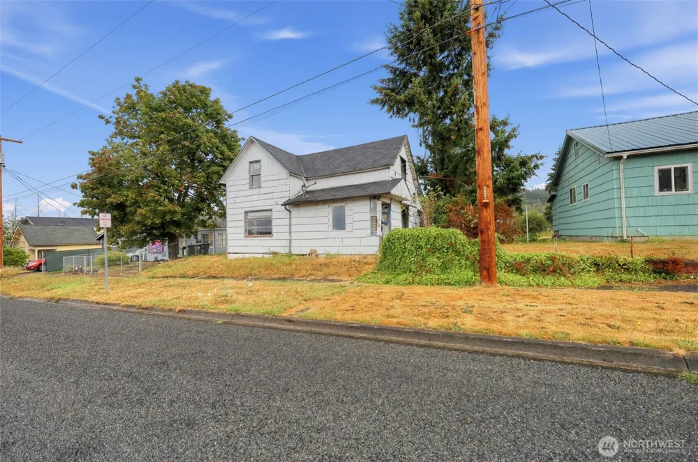 842 NW New York Avenue Chehalis, WA 98532