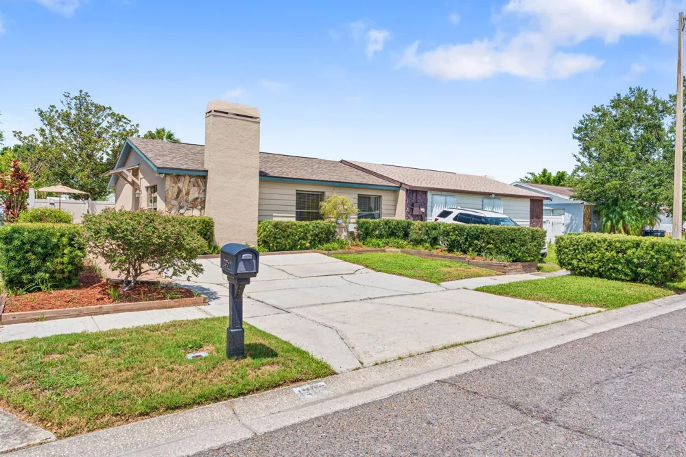 1205 MOHRLAKE DRIVE Brandon, FL 33511