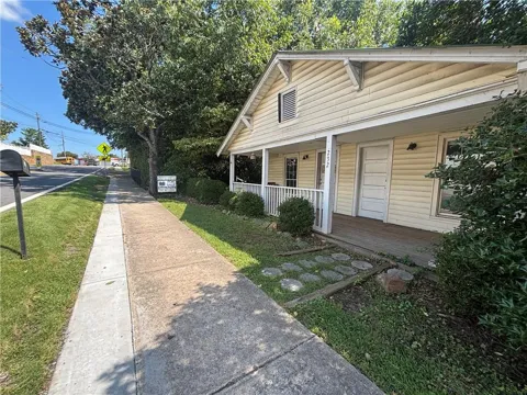 232 Main Street E
