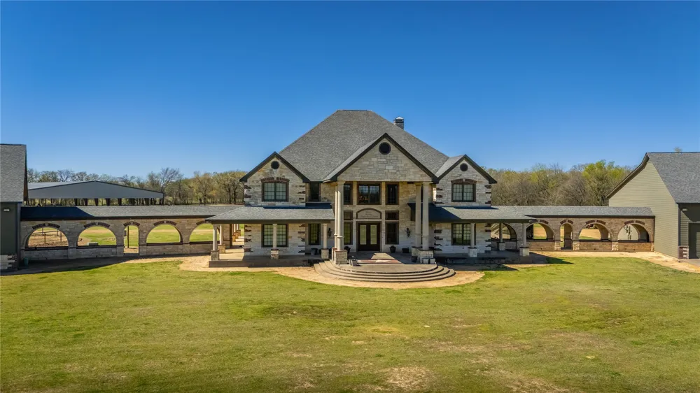 6220 Interstate 30 E Sulphur Springs, TX 75482