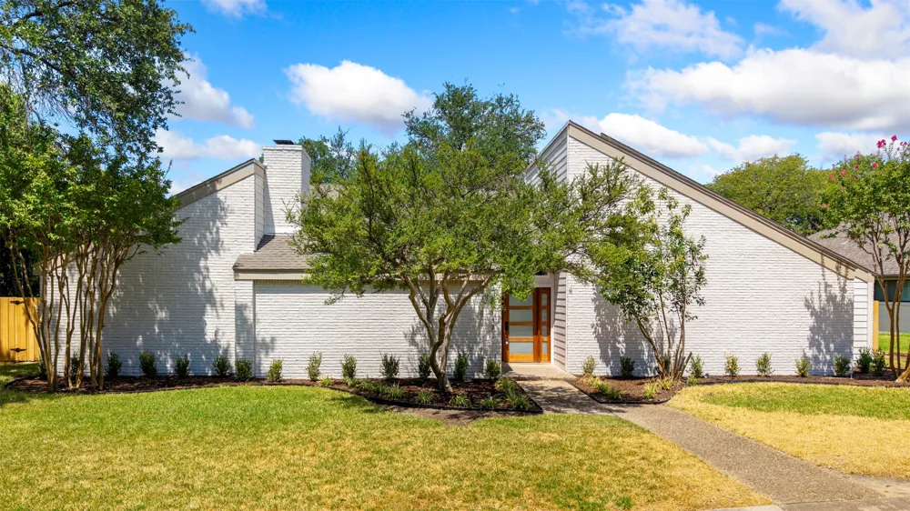 17133 Earthwind Drive Dallas, TX 75248