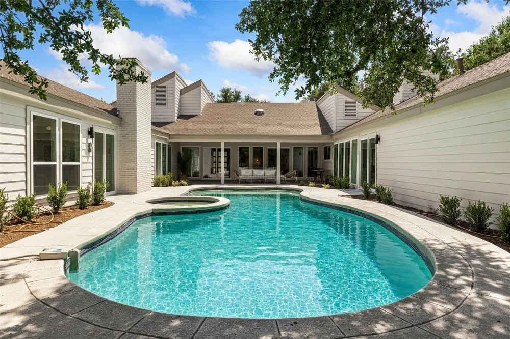 17133 Earthwind Drive Dallas, TX 75248