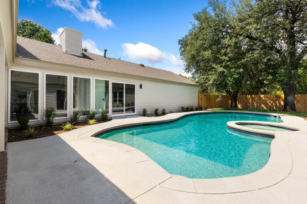 17133 Earthwind Drive Dallas, TX 75248