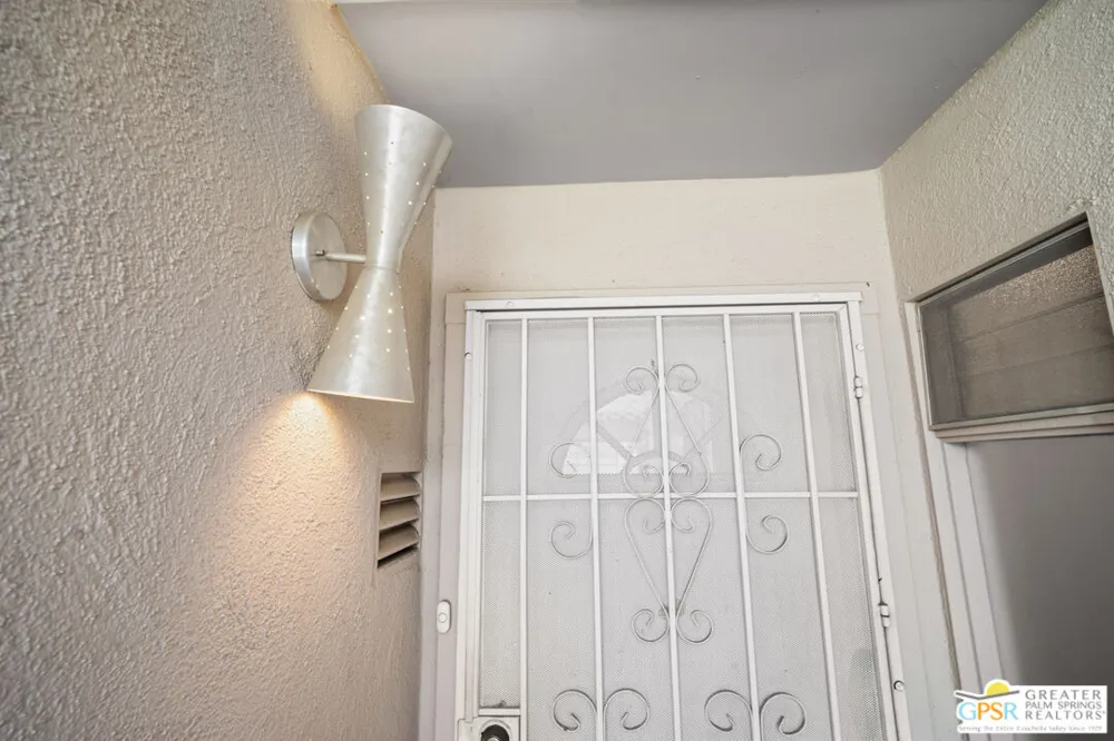 1790 Via Miraleste Palm Springs, CA 92262