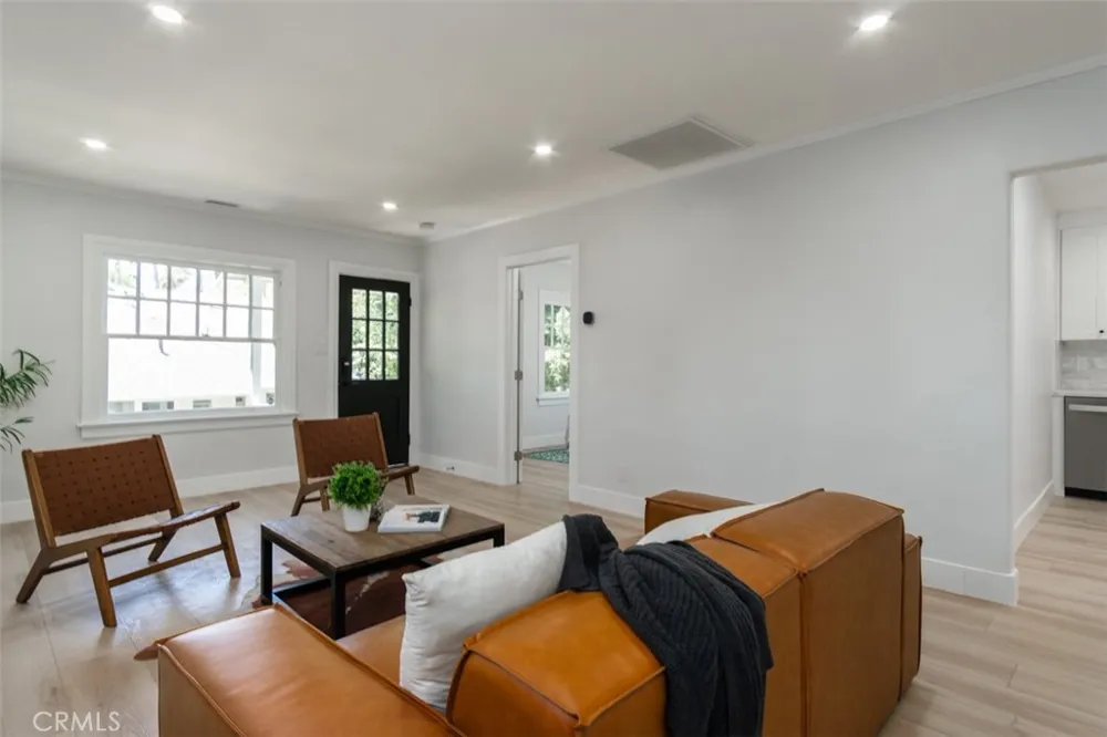 1636 Sierra Bonita Avenue Los Angeles, CA 90046
