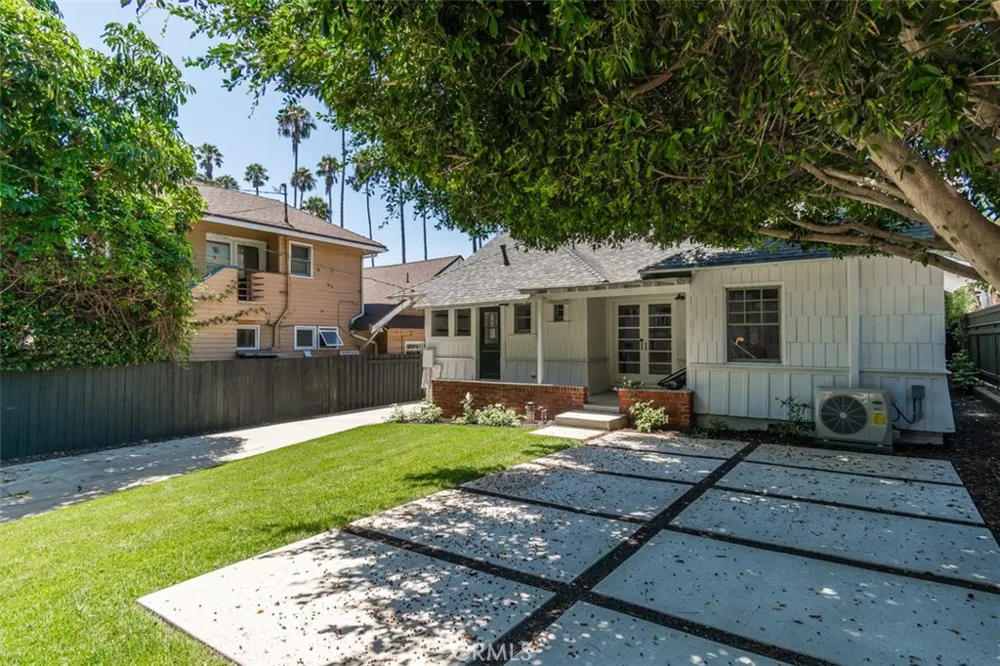 1636 Sierra Bonita Avenue Los Angeles, CA 90046