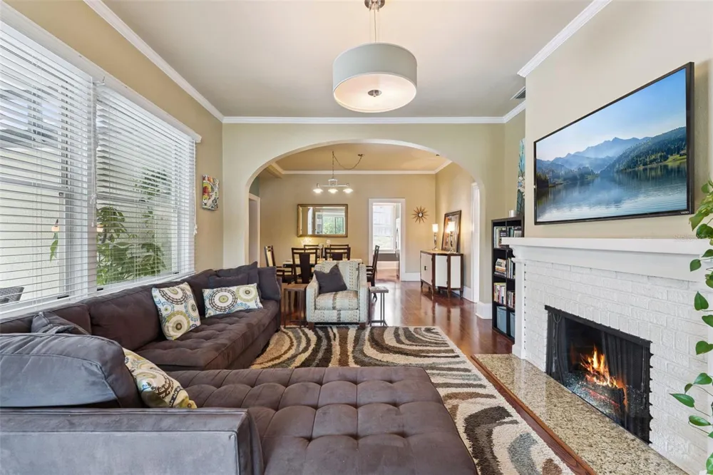344 CRYSTAL LAKE DRIVE Clermont, FL 34711