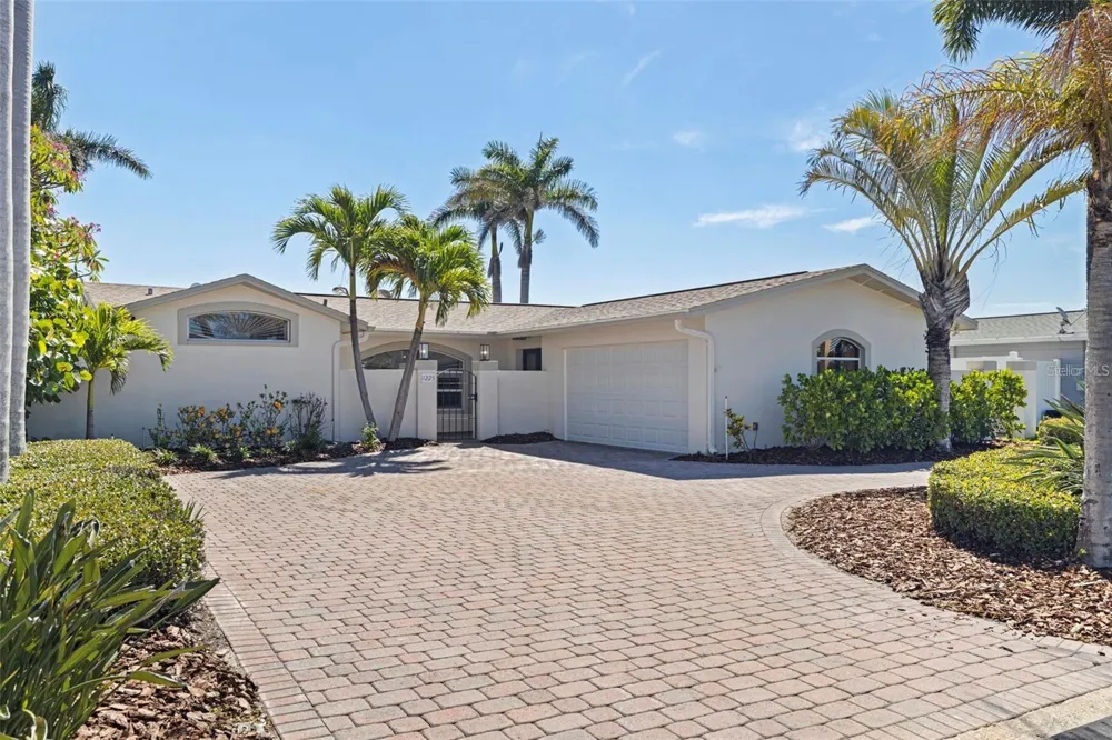 11225 4TH STREET E Treasure Island, FL 33706