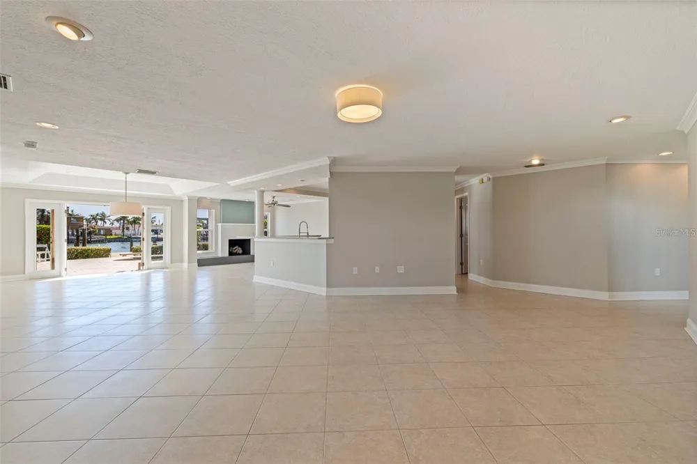 11225 4TH STREET E Treasure Island, FL 33706