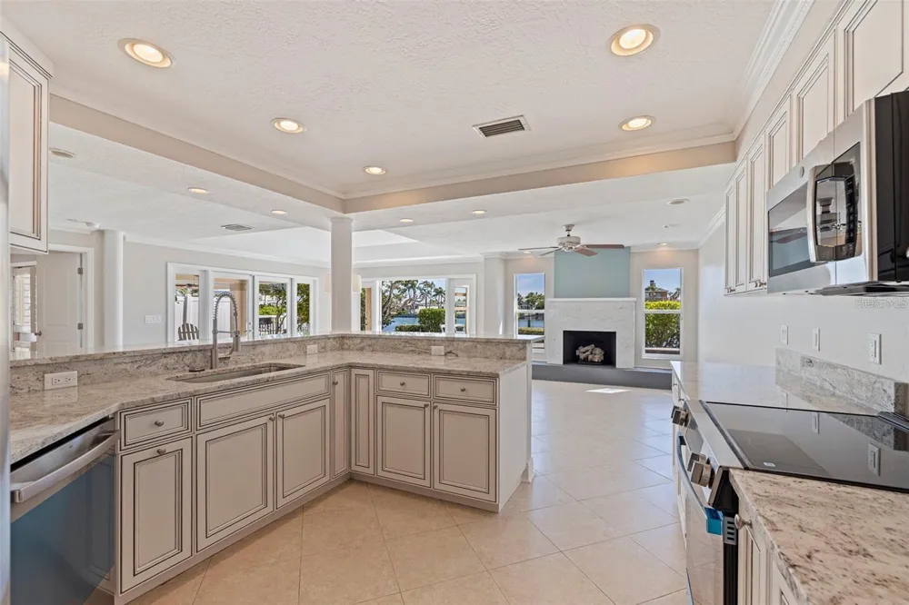 11225 4TH STREET E Treasure Island, FL 33706
