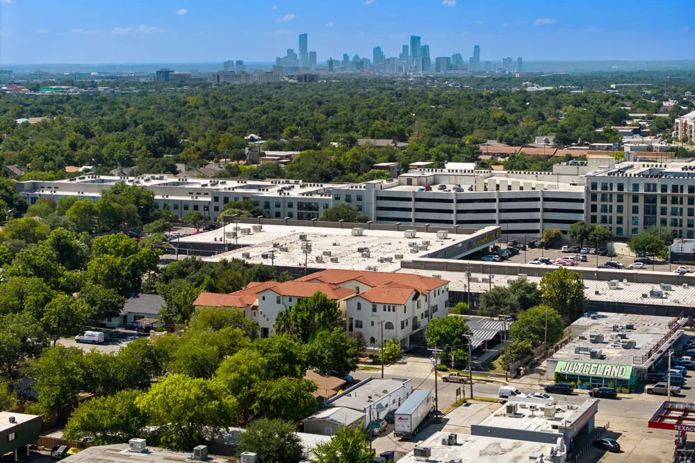 2207 Pasadena Drive #10 Austin, TX 78757