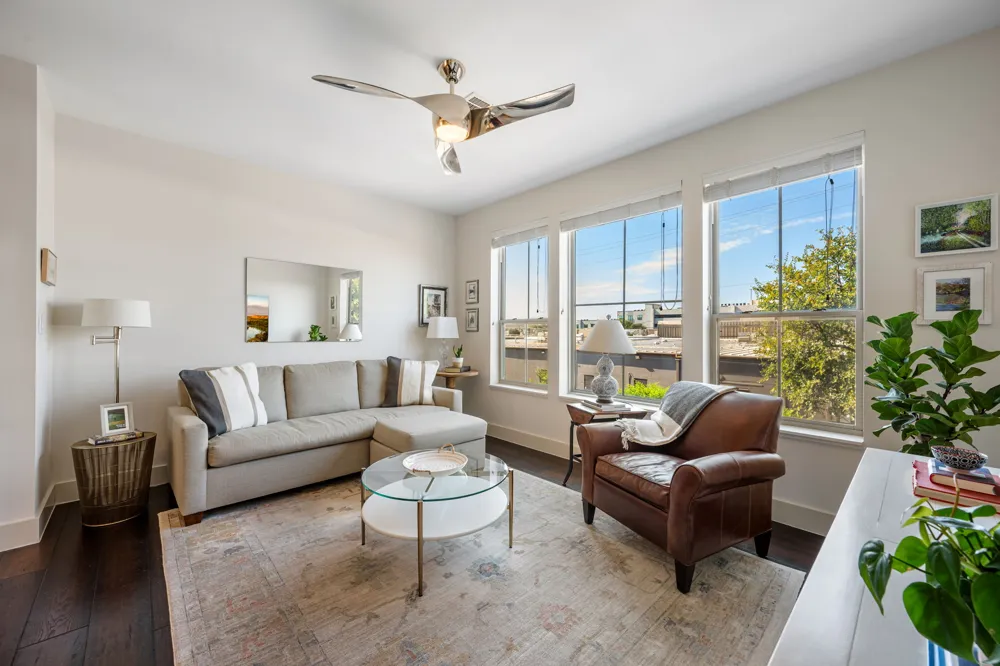 2207 Pasadena Drive #10 Austin, TX 78757
