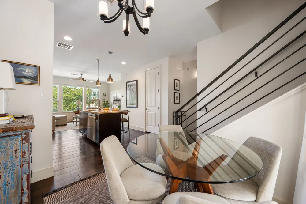 2207 Pasadena Drive #10 Austin, TX 78757