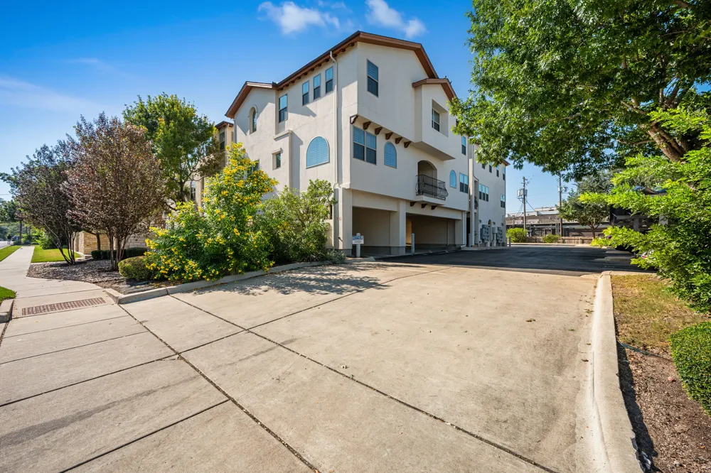 2207 Pasadena Drive #10 Austin, TX 78757