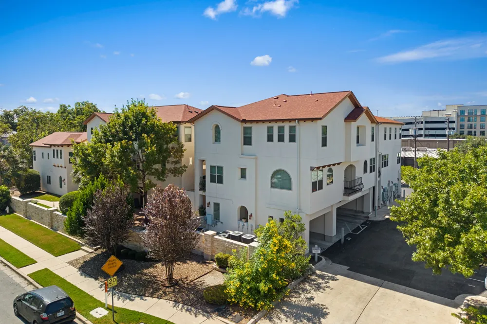 2207 Pasadena Drive #10 Austin, TX 78757