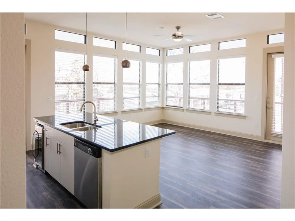 2901 W 5th Street #204 Fort Worth, TX 76107