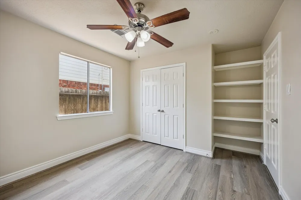 229 E Forest Avenue Shoreacres, TX 77571
