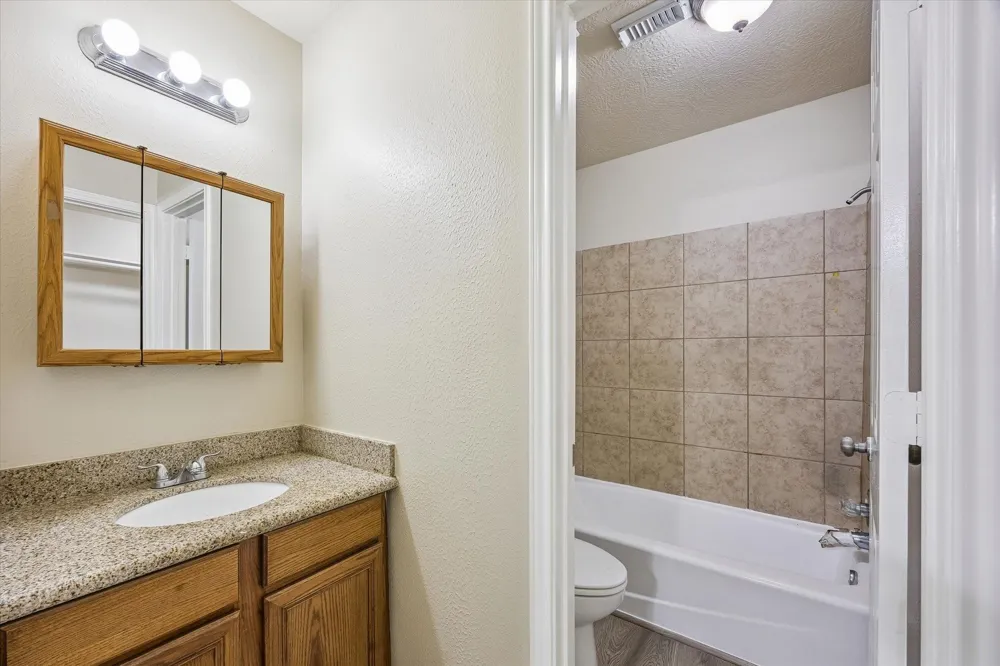 229 E Forest Avenue Shoreacres, TX 77571