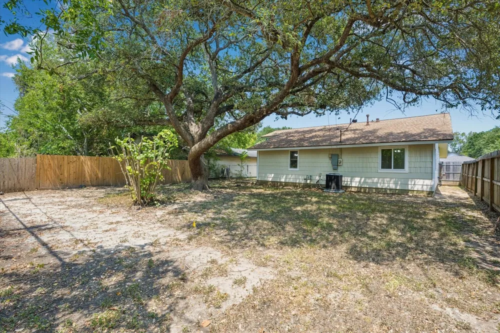 229 E Forest Avenue Shoreacres, TX 77571