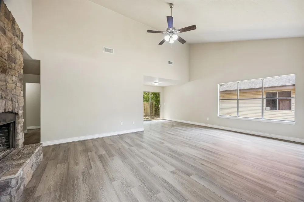 229 E Forest Avenue Shoreacres, TX 77571