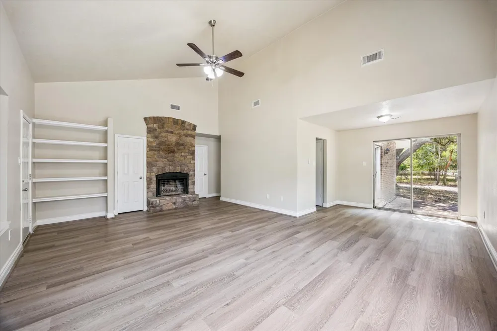 229 E Forest Avenue Shoreacres, TX 77571