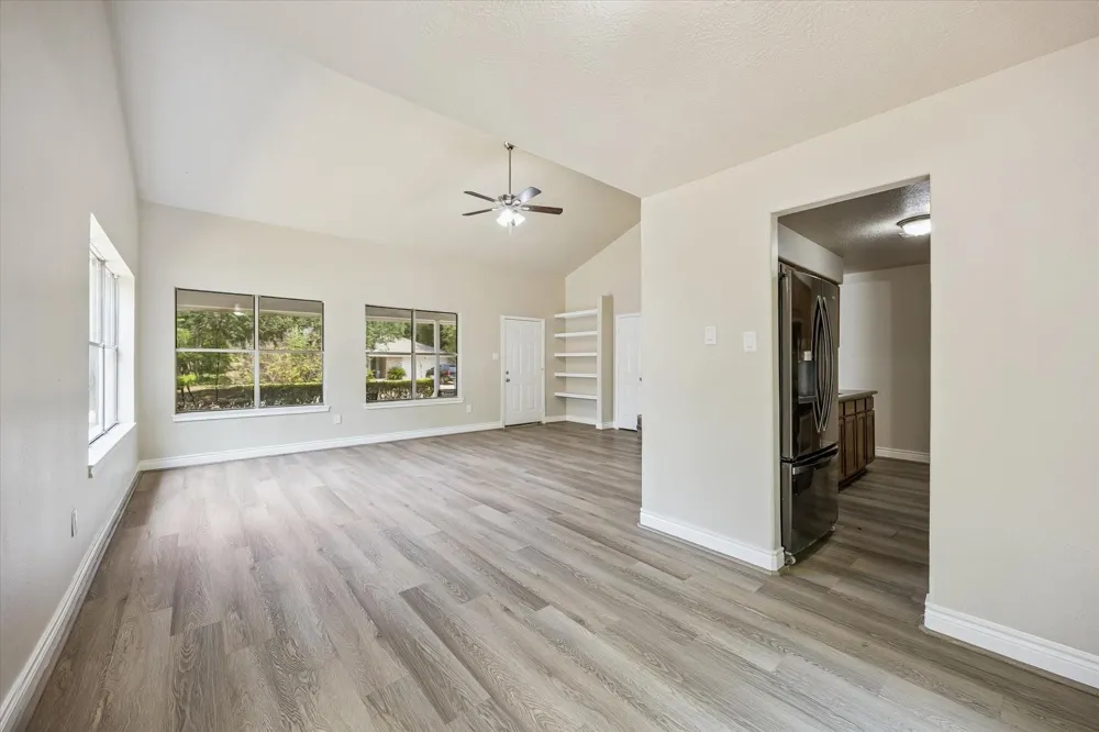 229 E Forest Avenue Shoreacres, TX 77571
