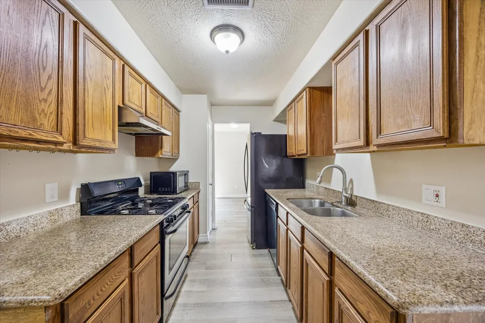 229 E Forest Avenue Shoreacres, TX 77571
