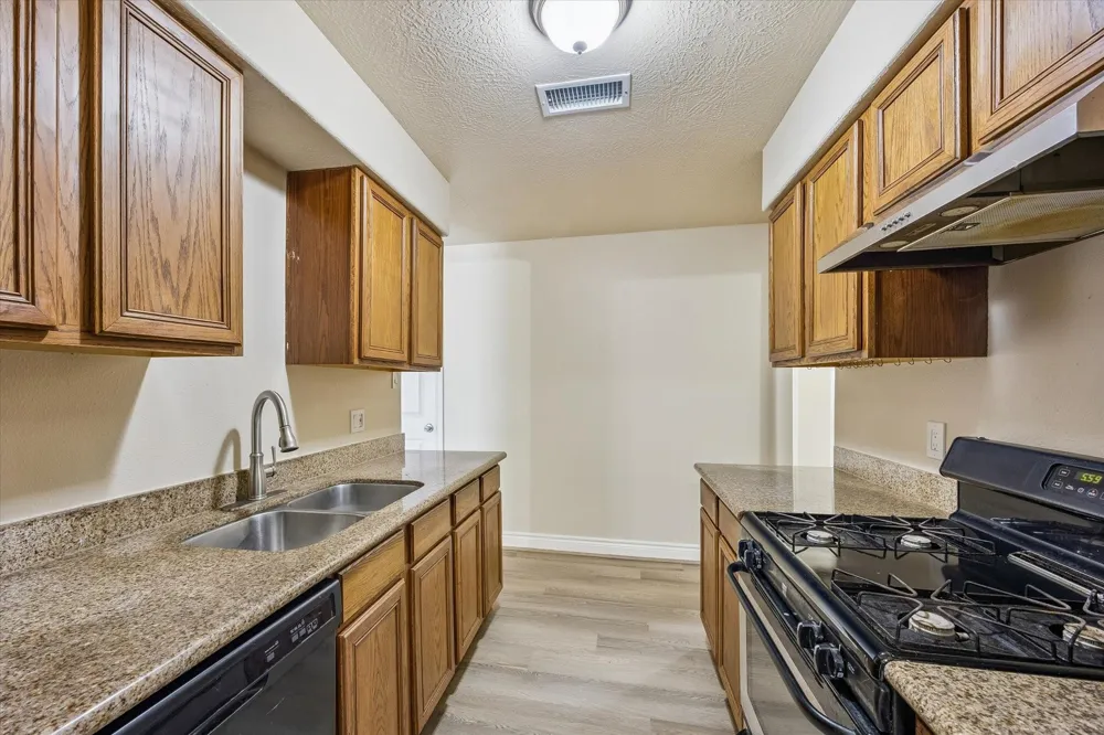 229 E Forest Avenue Shoreacres, TX 77571