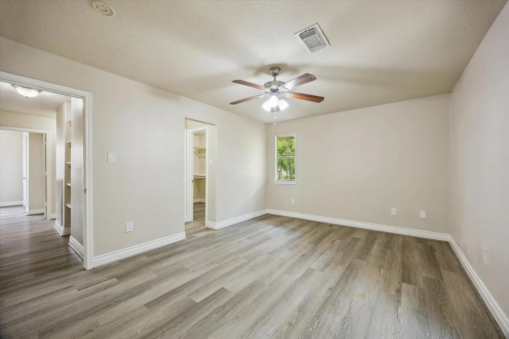 229 E Forest Avenue Shoreacres, TX 77571