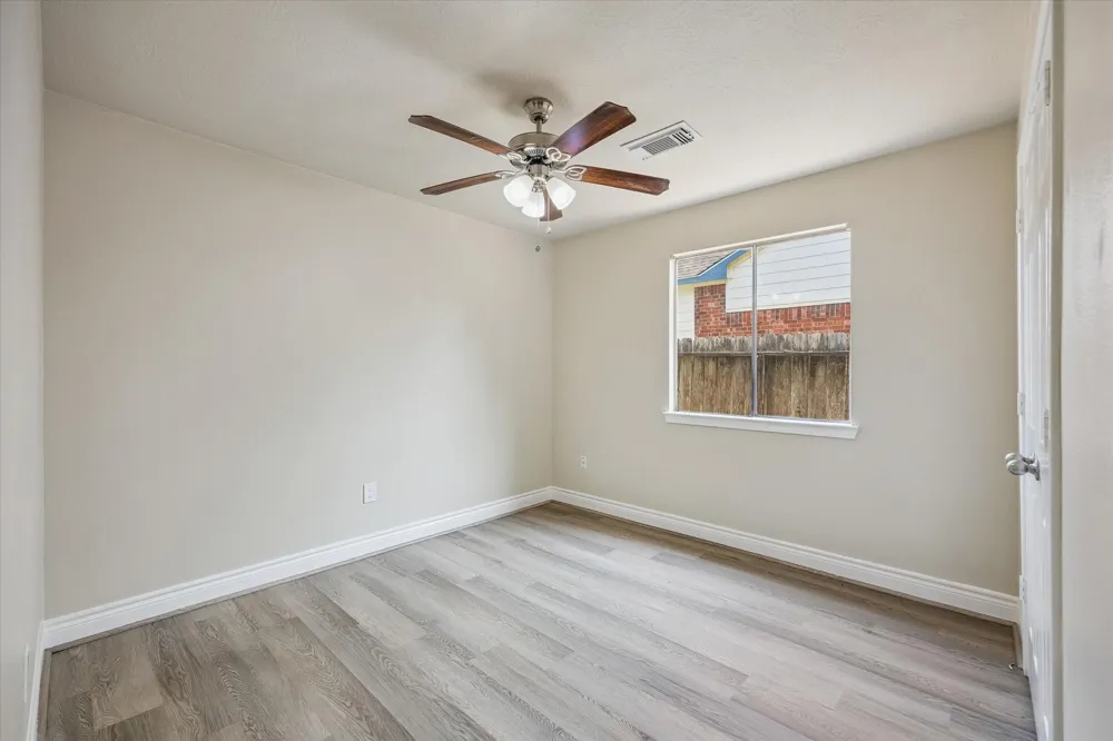 229 E Forest Avenue Shoreacres, TX 77571