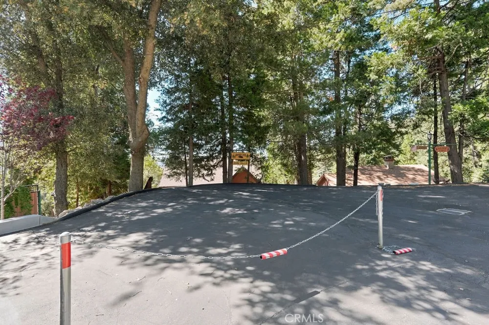 25086 Valle Crestline, CA 92325